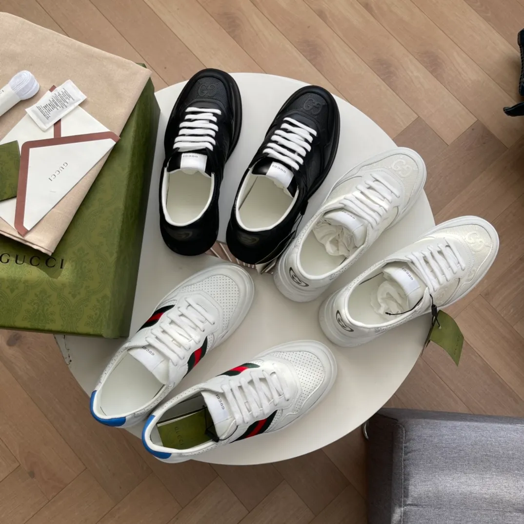 G Home 🆕New webbing sneakers✔️The brand’s classic webbing element is inspired by Gucci’s equestrian origins. Each season, it is reinterpreted through a variety of new and unique designs and styles. It appears on this leather sneaker with red and blue details, interpreting the brand's design concept of integrating sports and leisure. The thick-soled design gives the sneakers a retro feel~ Size: 35-40 (women) 38-45 (men) P hot style Color: white leather, black leather, brown leather, white webbing
